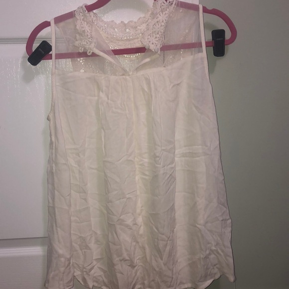 White blouse - Picture 2 of 2